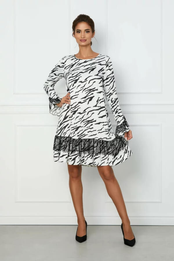 rochie alba cu dantela la baza rochie alba cu dantela la baza
