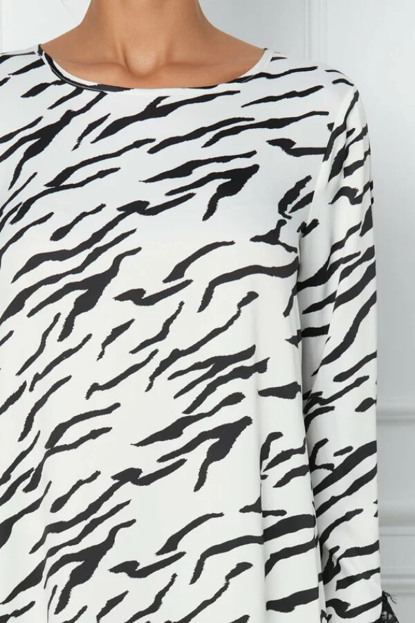 rochie alba cu zebra print si dantela la baza rochie alba cu zebra print si dantela la baza