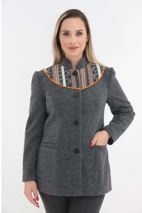 jacheta romaneasca din stofa gri cu motive traditionale