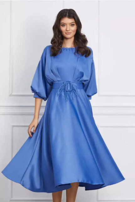 rochie midi bleu cu margele la decolteu si curea in talie din satin