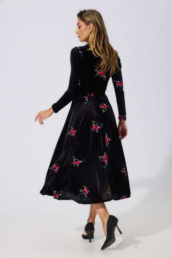 rochie dama din catifea cu broderie