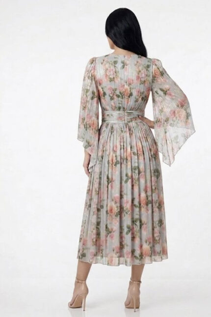 rochie cu imprimeu floral trandafiri roz
